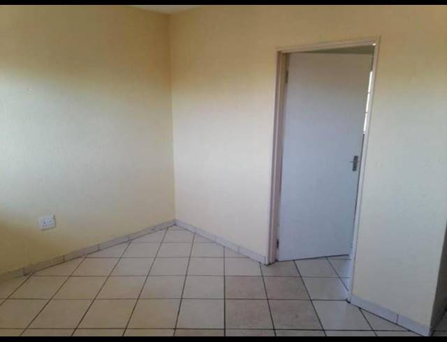 1 BEDROOM APARTMENT FOR SALE IN RANDFONTEIN CENTRAL